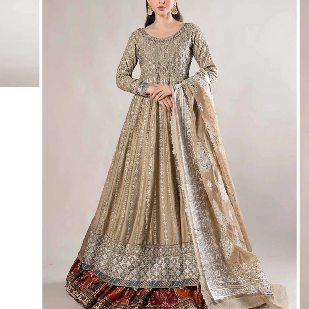Cream Long Sleeve Gown with Bishop Sleeves and Scoop Neck